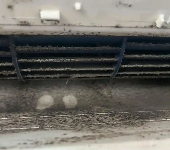 郑州空调吹的风有股烧焦味是怎么回事